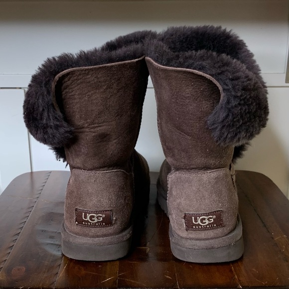 UGG Bailey Short Genuine Shearling Boot - Picture 4 of 6